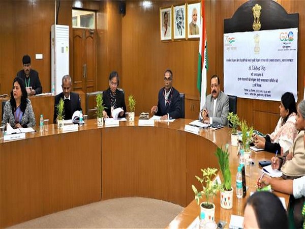 Union Minister of State Dr. Jitendra Singh presided over the Joint Meeting of Hindi Salahakar Samiti for Ministry of Science and Technology and Ministry of Earth Sciences. (Photo/PIB)
