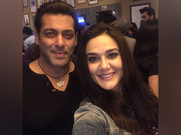 Preity Zinta, Salman Khan (Image source: Twitter)