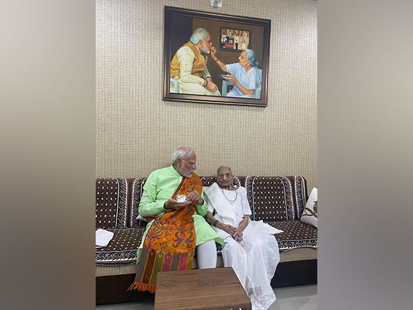Prime Minister Narendra Modi with his mother Heeraben Modi in Gandhinagar (File Photo/ANI)