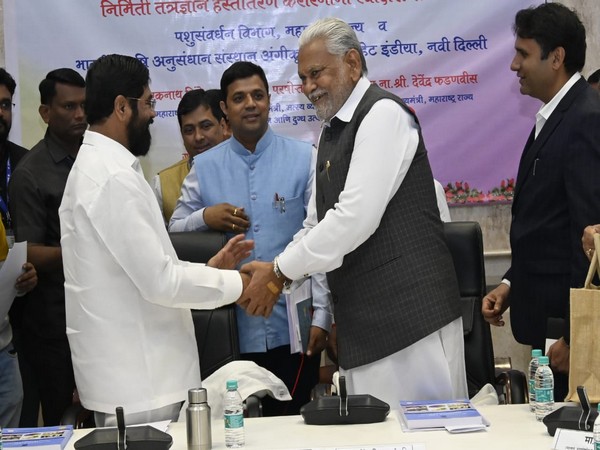 Maharashtra Chief Minister Eknath Shinde (Left) and Union Minister Parshottam Rupala (Right) (Photo: PIB)