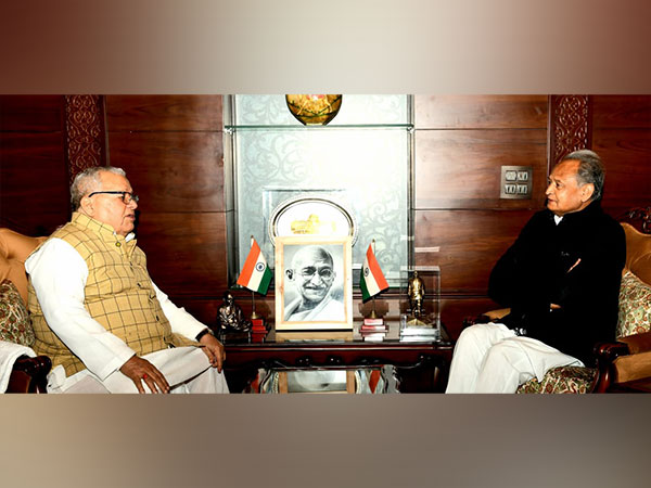 Rajasthan Chief Minister Ashok Gehlot meets Rajasthan Governor Kalraj Mishra at Raj Bhavan (Image: Twitter/ @RajBhavanJaipur)