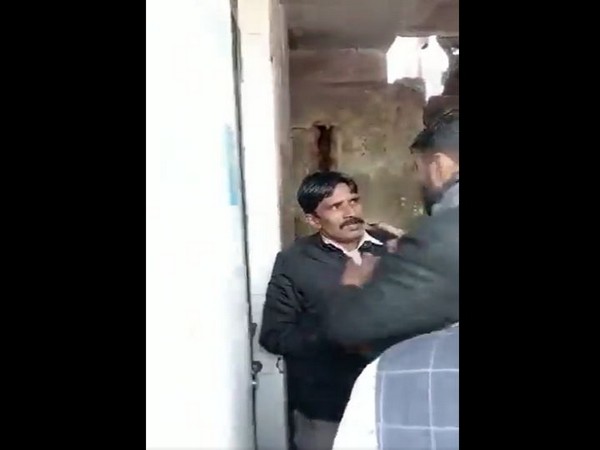 Sanitation body seeks probe into assault on MCD worker (Photo:Screengrab of purported viral video)