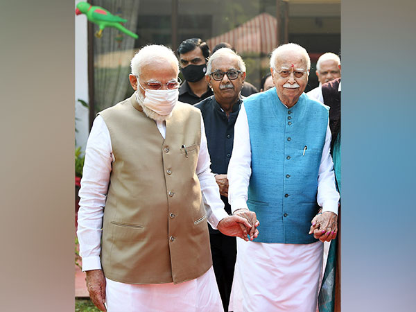 Prime Minister Narendra Modi with BJP senior leader LK Advani (File Photo/ANI)