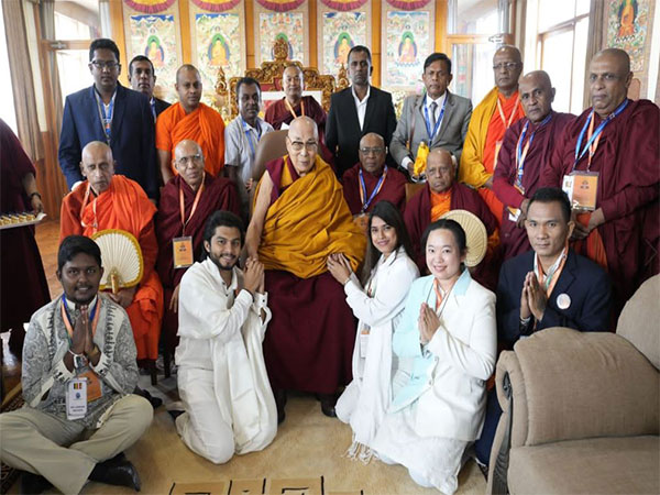 Sri Lankan Buddhist monks seek Dalai Lama's visit, blessings.