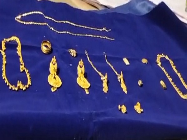 70 grams of gold jewellery recovered by rural police in Vijayanagaram, Andhra Pradesh. (Photo/ANI) 