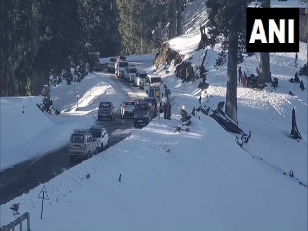Snow-clearing parties deployed in Doda 