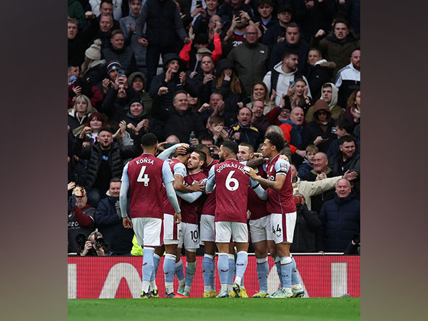 Aston Villa celebrating. (Photo- Ezri Konsa Twitter)