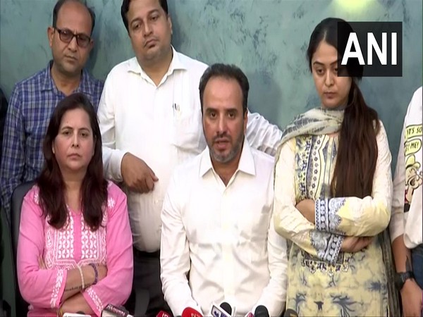 Sheezan Khan's advocate, sister Falaq Naaz and mother (Photo/ANI)