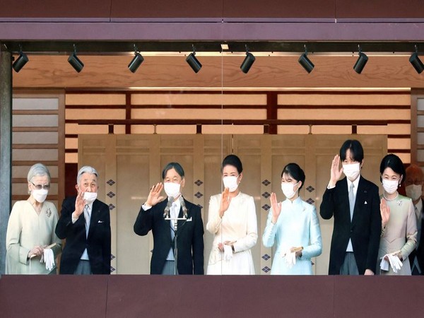 Japanese Royal family makes an appearance at the Imperial Palace in Tokyo. (Photo: Reuters)