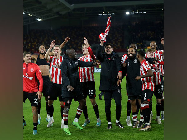 Brentford celebrate win over Liverpool (Photo: Twitter@BrentfordFC) 