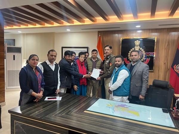 AAP delegation with Delhi Police Commissioner Sanjay Arora (Photo/ANI)