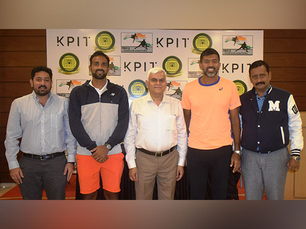 Indian tennis players Arjun Kadhe (Second from left) and Rohan Bopanna (Second from right) (Image: PMDTA)