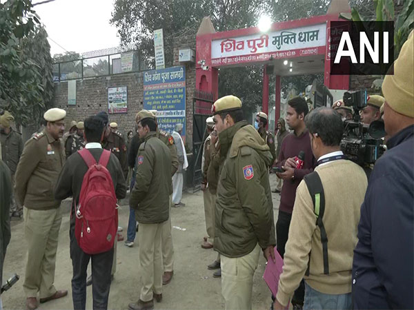Police deployment at the cremation site in Delhi (Photo/ANI)