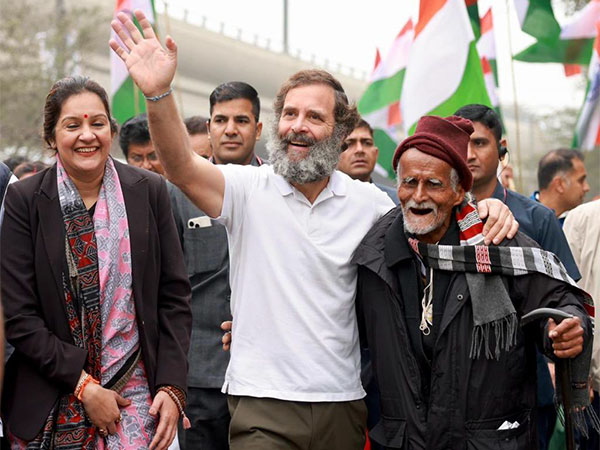 Congress leader Rahul Gandhi and Shiv Sena leader Priyanka Chaturvedi. (Photo/ANI)