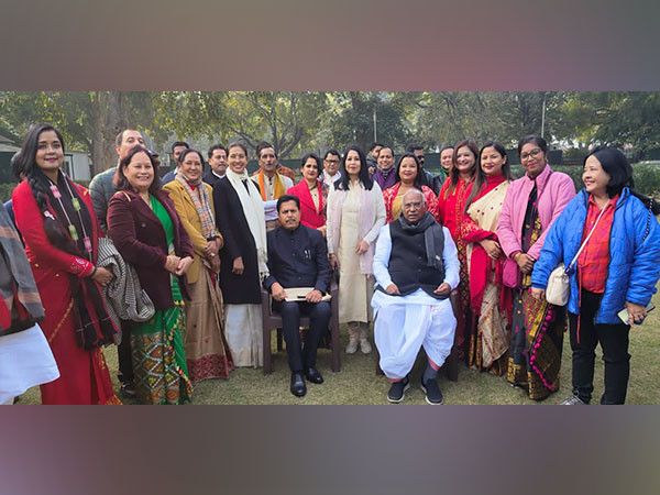 Congress President Mallikarjun Kharge meets the Assam delegation (Image/ @BhupenKBorah)