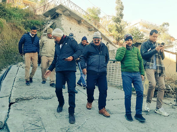 Experts conducting survey of land subsidence in Joshimath (Photo Courtesy: DM Chamoli/Twitter)