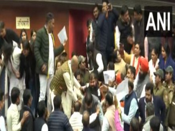 Visuals of the clash between AAP and BJP councilor (Photo/ANI)
