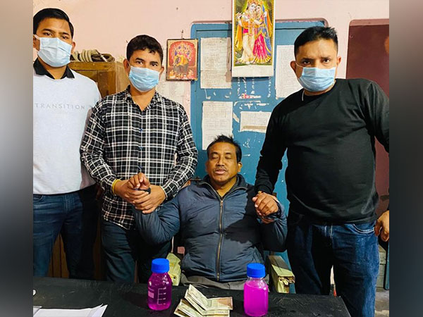 A police constable arrested by Vigilance and Anti-Corruption for taking bribe (Image: ANI Photo)