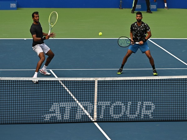 N Sriram Balaji (Left) and Jeevan Nedunchezhiyan (Right) in action during Tata Open Maharashtra (Image: AITA media)