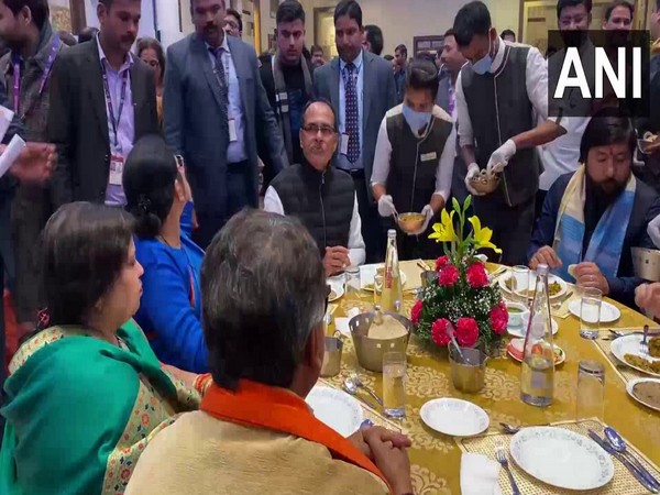 Madhya Pradesh Chief Minister Shivraj Singh Chouhan at dinner with the NRIs in Madhya Pradesh. (Photo/ANI)