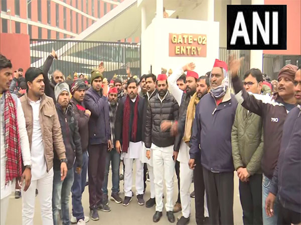 SP workers stage protest outside Police Headquarters (Photo/ANI)