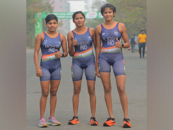 Manasi Mohite(Left), Snehal Joshi (Centre) and Sanjana Joshi (Right) after winning Triathlon medal in Maharashtra State Olympic Games (Image: Maharashtra State Olympic Games)