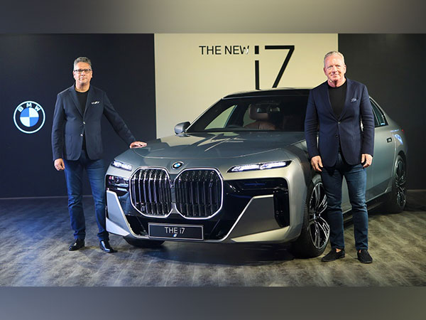 This is Forwardism. The All-New BMW 7 and the First-Ever BMW i7
