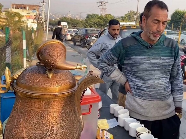 Kashmiris love 'Noon Chai' at Bashir's stall