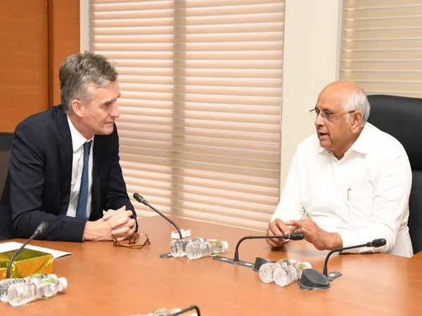 British High Commissioner Alex Ellis, Gujarat Chief Minister Bhupendra Patel(Image Credit: Twitter/@AlexWEllis)