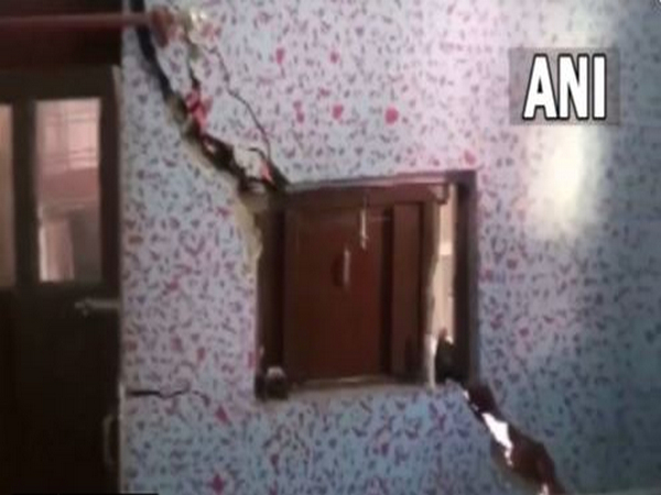 A building at Karnaprayag which has developed cracks. (Photo/ANI)