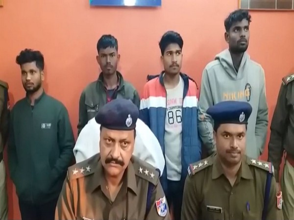 Accused arrested by RPF, Mirzapur (Photo/ANI)