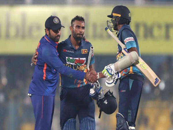 Dasun Shanaka (centre) with Indian skipper Rohit Sharma. (Photo- BCCI)