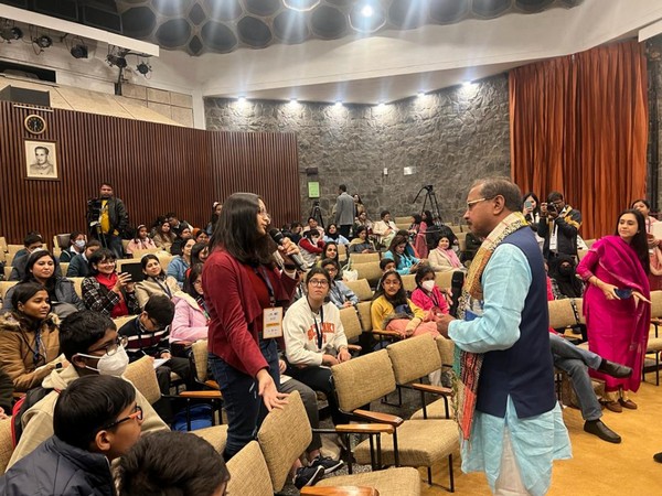 Union Minister Mahendra Munjapara interacting with child authors (Photo/Mahendra Munjapara Twitter)