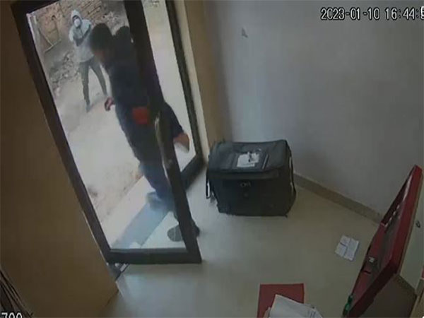 CCTV footage of van loot case (Photo/ANI)