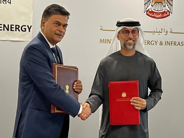 Union Minister of Power and New and Renewable Energy RK Singh, UAE's Minister of Energy and Infrastructure Suhail Al Mazrouei (Image Credit: Ministry of External Affairs)