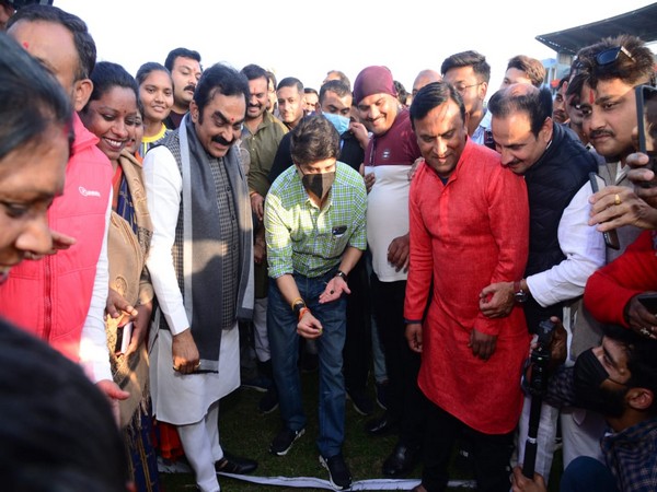 Union Minister Jyotiraditya Scindia playing Gilli Danda  (Photo/ANI)