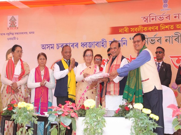 Assam starts large-scale procuring of hand-woven items to boost handloom industry (Image: Chief Minister's Public Relations Cell)