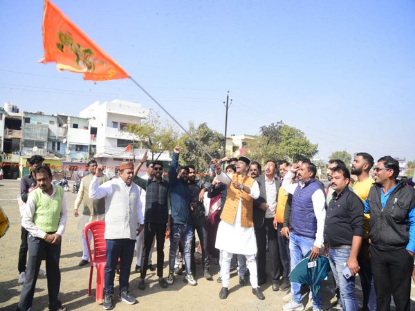 Madhya Pradesh Medical Education Minister Vishwas Sarang hoisting flag (Photo/ANI)