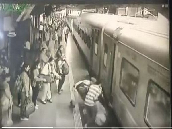 RPF javan saves woman at Dadar railway station. (Photo/ANI)