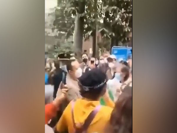 Guangzhou retirees protesting (Source: Twitter/@jenniferzeng97)