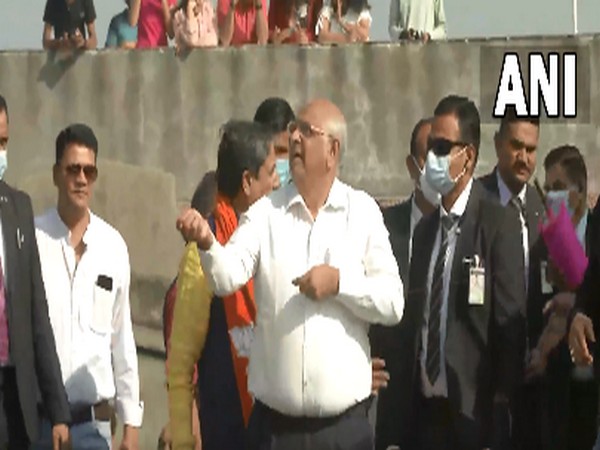 Gujarat Chief Minister Bhupendra Patel flying kite in Ahmedabad (Photo/ANI)
