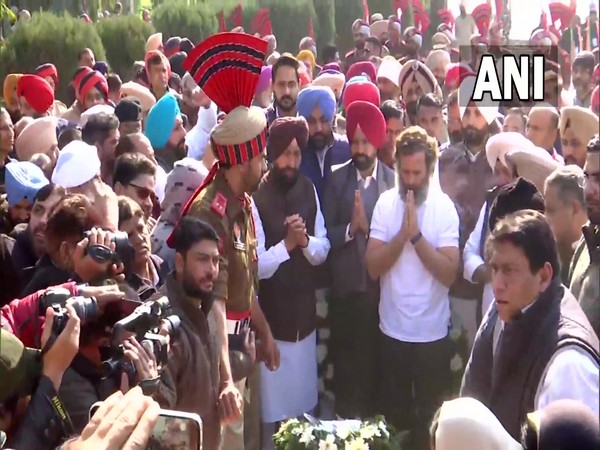 Congress leader Rahul Gandhi pays his last respects to Congress MP Santokh Singh Chaudhary in Jalandhar on Sunday. (Photo/ANI) 