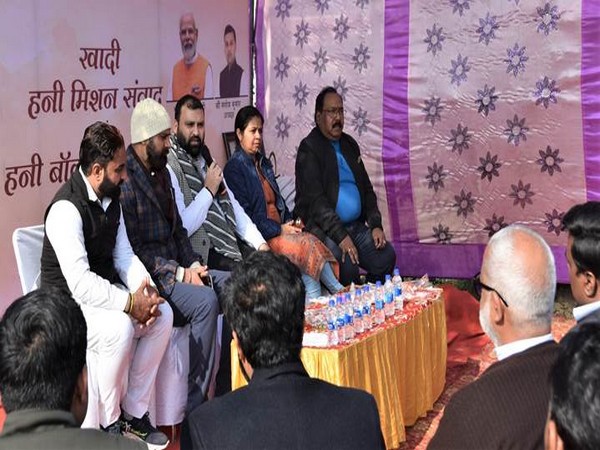 KVIC chairman speaking at Khadi Honey Mision dialogue program in Kaithal (Photo/PIB)
