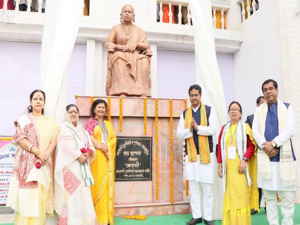 Tripura CM unveils Maharani Tulsibati statue in Tripura's Agartala (Photo/ANI)