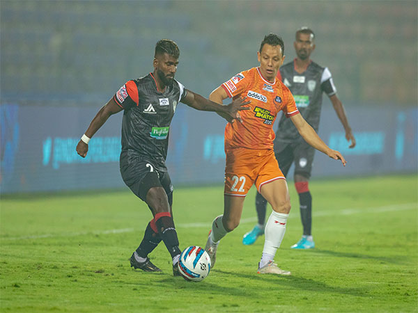 FC Goa and NorthEast players in action (Photo: ISL/ Twitter)