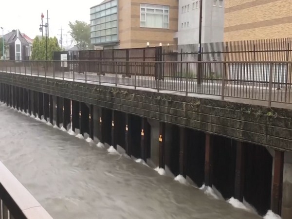 Tokyo metropolitan government skillfully controls, manages water supply.