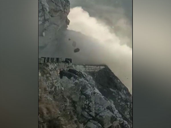 Screengrab from the video shows shooting stones at NH-44