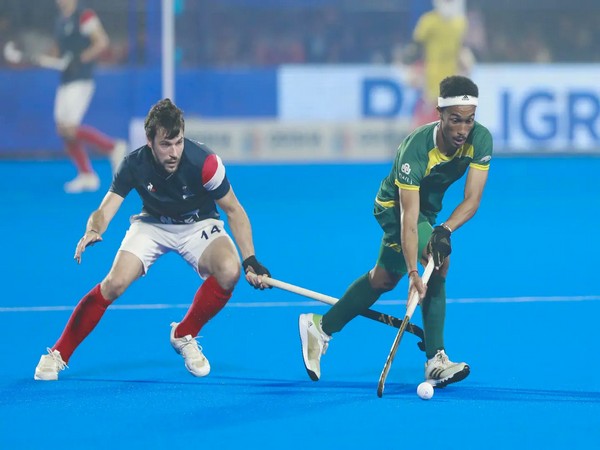 A South African player tries to dodge past a French opponent in the WC tie on Monday. (Photo- HI Twitter)