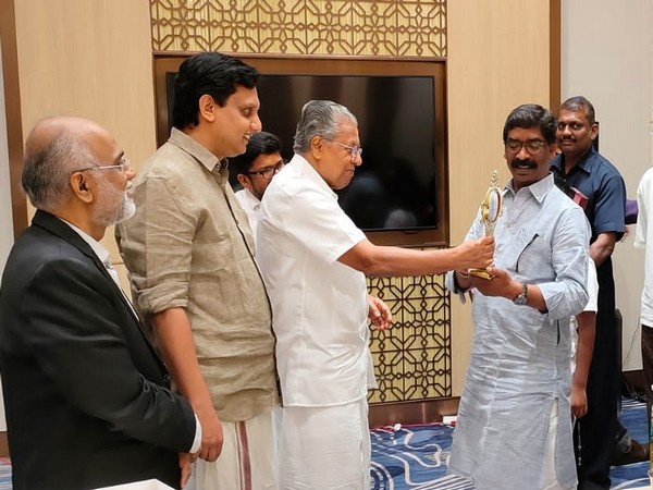 Hemant Soren meets Pinarayi Vijayan (Photo: Twitter/@JharkhandCMO)