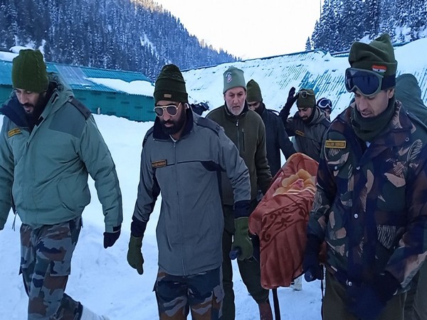 Indian Army airlift a pregnant woman from snowbound Kupwara in Machil sector. (Photo/ANI)